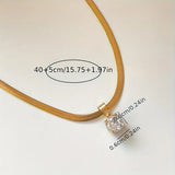 Elegante Goldfarbene Strass Anhänger Halskette