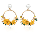 Elegante Goldohrringe mit Blumen