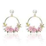 Elegante Goldohrringe mit Blumen