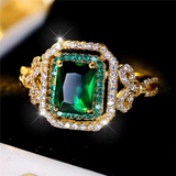 Eleganter Goldfarbener Smaragdstensring