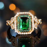 Eleganter Goldfarbener Smaragdstensring