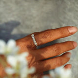 Silberfarbener Gänseblümchen Ring mit Handbemaltem Emaille