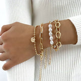 Charmantes Goldfarbenes Perlenarmband Set