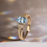Exklusiver Goldring Mit Blauem Kristall