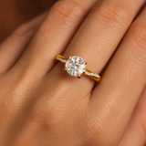Vergoldeter Solitaire Kristall Verlobungsring