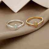 Eleganter Goldfarbener Wassertropf Opal Kronenring