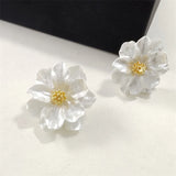 Schicke Weisse Acryl Blumen Steckohrringe