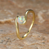 Zeitloser Rundes Regenbogen Weisser Feueropal Ring