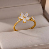 Romantischer Goldfarbener Zirkonia Fünfblättriger Blumenring