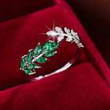 Antiker Grüner Blätterring