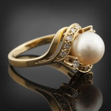 Schicker Und Strahlender Goldring