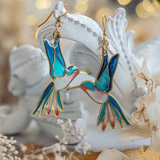 Goldfarbene Kolibri Tropfenohrringe mit blauer Emaille