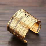 Elegantes Goldfarbenes Armband